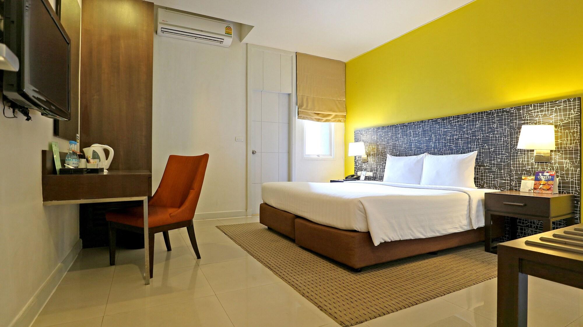 Legacy Hotel Bangkok Sukhumvit Exterior photo
