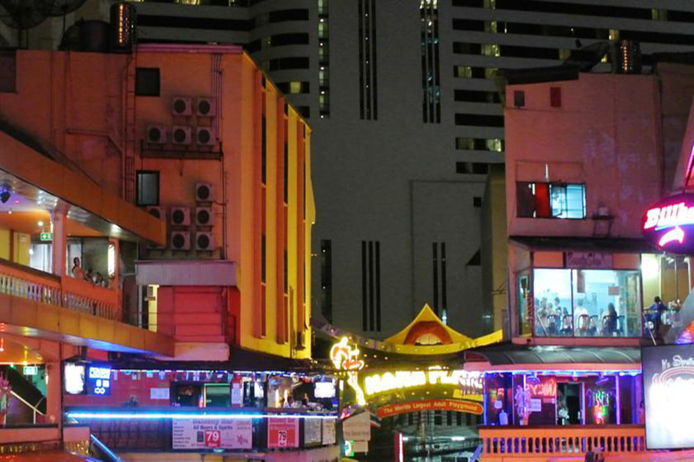 Legacy Hotel Bangkok Sukhumvit Exterior photo