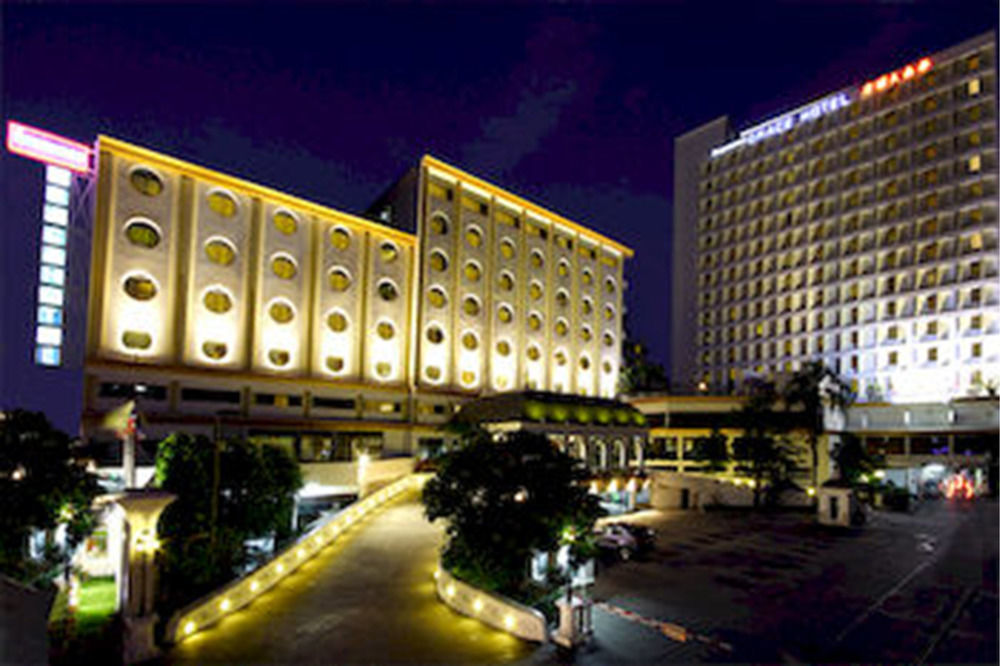 Legacy Hotel Bangkok Sukhumvit Exterior photo