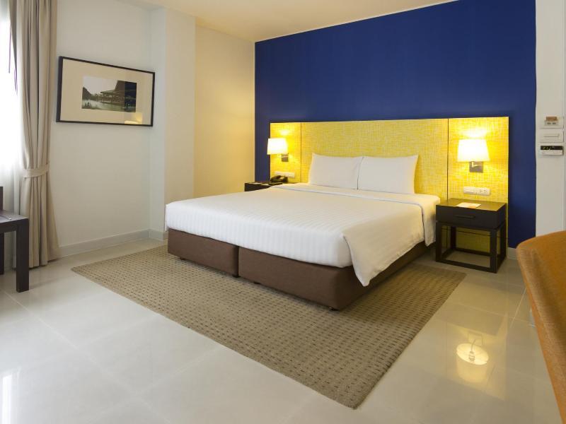 Legacy Hotel Bangkok Sukhumvit Exterior photo